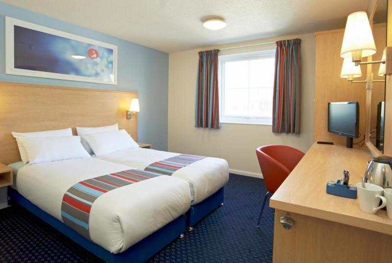 Ibis Budget London Heathrow T5 Слау Экстерьер фото